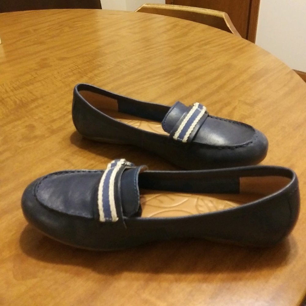 Born Maxine Blue Leather Flats Size 9